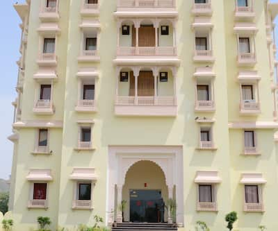 https://imgcld.yatra.com/ytimages/image/upload/t_hotel_yatra_city_desktop/v1451042912/Domestic Hotels/Hotels_Pushkar/Satyam Palace/DSC_9979.jpg